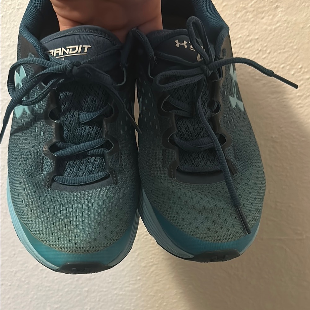 Women’s Size 7 Under Armour Bandit 4 athletic shoes